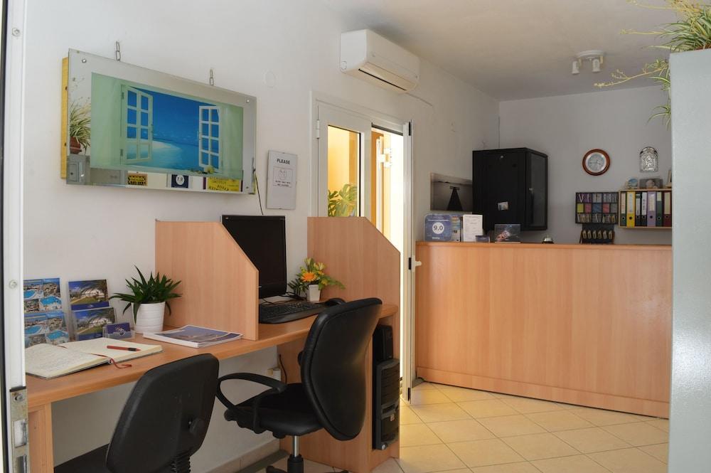 Konstantina 3*